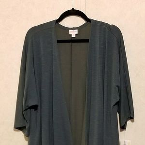 NWT Medium LulaRoe Lindsay (Short cardigan type)